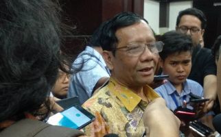 Rocky Gerung Singgung Omnibus Law, Mahfud MD: Itu Saja Jawabannya Titik - JPNN.com