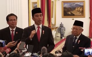 Jokowi dan Ma'ruf Amin Memasuki Lapangan Upacara - JPNN.com