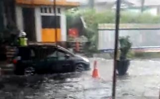 Proyek Tol Cisumdawu Bikin Gerbang Tol Cileunyi Terendam Banjir - JPNN.com