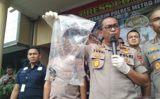 Ditusuk Anak Kandung pakai Gunting, Ibu Bersimbah Darah - JPNN.com