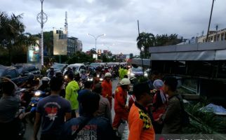 Belasan Unit Rumah di Pontianak Rusak Akibat Tersapu Angin Puting Beliung - JPNN.com