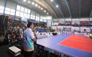 Tampil Sporty, Ibas Buka Laga Perdana Invitasi Bola Voli Pacitan SBY Cup 2020 - JPNN.com