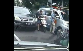 Detik-detik Roman Raygen Pukul Sopir Ambulans yang Sedang Bawa Jenazah - JPNN.com