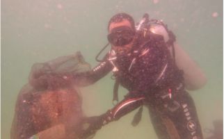 22 Penyelam Membersihkan Sampah di Bawah Laut Labuan Bajo, Ini Hasilnya - JPNN.com