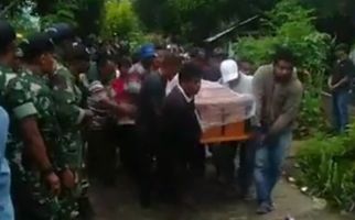 Pemakaman Enam Korban Perang Tanding di Adonara Dijaga Ketat Personel TNI-Polri - JPNN.com
