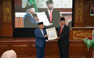 Kiai Ma'ruf Diberi Gelar Bapak Ekonomi Syariah Indonesia - JPNN.com