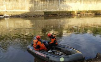 Refano Hanyut Terseret Arus Kali Ciliwung Jakarta - JPNN.com