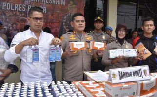 Masker-Hand Sanitizer Ditimbun di Cibinong Bogor, 4 Orang Diamankan - JPNN.com