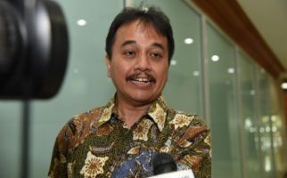Sertifikat Vaksin Jokowi Bocor, Roy Suryo Soroti 2 Hal Ini - JPNN.com