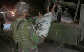 1.350 Kg Gula dari Malaysia Diselundupkan Melalui PLBN Entikong - JPNN.com