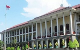 Versi QS WUR 2022: UGM Universitas Terbaik di Indonesia - JPNN.com