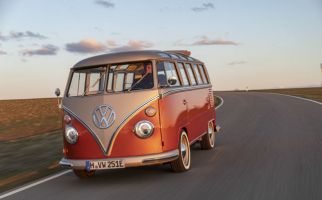 Volkswagen Kenalkan Mobil Listrik Bergaya Klasik, e-Bulli - JPNN.com
