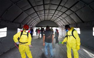 Azwar Anas Periksa Fasilitas Terowongan Disinfeksi di Pelabuhan Banyuwangi - JPNN.com