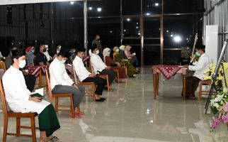 Jokowi Gelar Tahlilan Ibunda Sudjiatmi di Solo, Jemaah Dikasih Jarak - JPNN.com