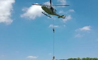 Hari Ini, Siswa Komando Pasukan Katak Kembali Unjuk Kehebatan dari Helikopter - JPNN.com