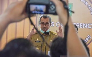 Positif Covid-19, Gubernur Riau dan Istri Dijaga 11 Dokter - JPNN.com