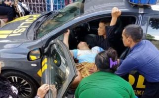 Aiptu Endang Bantu Perempuan Melahirkan di Mobil Patroli, Salut! - JPNN.com