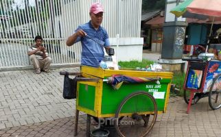 Penjual Jamu, Sayur, dan Susu Jahe di Tengah Gempuran Wabah Corona - JPNN.com