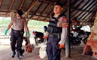 Aduh! Penggerebekan Diduga Bocor, Polisi Hanya Temukan Dua Ekor Ayam Mati - JPNN.com