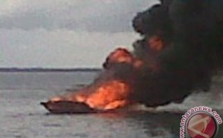 Bum! Kapal Perang di Kolinlamil Jakarta Utara Terbakar - JPNN.com
