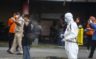 120 Orang Gelombang Ketiga TKI dari Malaysia Mendarat di Lanud Soewondo - JPNN.com