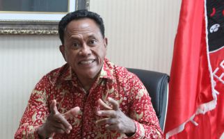 Soal Status Gibran dan Jokowi di PDI Perjuangan, Komarudin Bilang Begini, Tegas! - JPNN.com