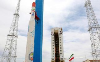 Inggris Tak Suka Iran Luncurkan Satelit Militer dengan Rudal Balistik - JPNN.com