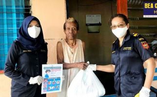 Bea Cukai Jayapura dan Bea Cukai Gresik Bagi-bagi Sembako di Tengah Pandemi COVID-19 - JPNN.com