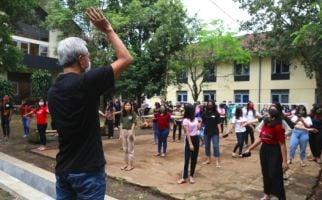 Ganjar Minta Tolong pada Ribuan Mahasiswa yang tak Pulang Kampung   - JPNN.com