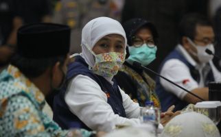 Bu Risma Sebut Surabaya sudah Zona Hijau, Begini Reaksi Khofifah - JPNN.com