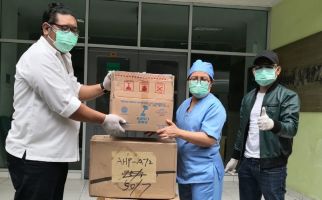 Pospera DKI Salurkan Ribuan Masker dan APD kepada Petugas Medis - JPNN.com