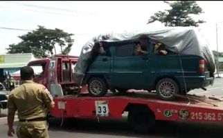 Polisi Curiga Muatan Minibus yang Diangkut Truk Towing, Pas Diperiksa, Astaga - JPNN.com