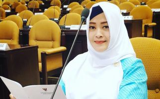 PNS Dapat Tunjangan Pulsa, Fahira Idris: Semoga Pelajar dan Guru Menyusul - JPNN.com