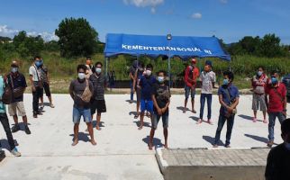 17 Laki-laki dan 2 Perempuan Terjaring Operasi Bakamla di Pelabuhan Tikus - JPNN.com