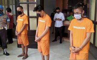 Para Tahanan Paksa Ferdian Paleka Hanya Pakai Celana Dalam - JPNN.com