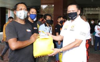 Bamsoet Berikan Bantuan ke Para Sopir Angkot - JPNN.com