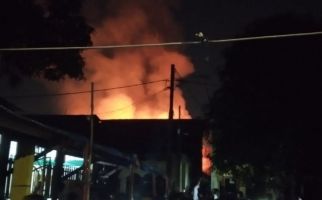 Kebakaran di Tanjung Duren Selatan, Diduga Ini Penyebabnya - JPNN.com