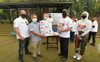 Bamsoet Serahkan Seribu Ayam untuk Makanan Satwa di Kebun Binatang Bandung - JPNN.com