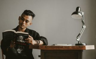 Kisah Fiksi Aunurofik Jadi YouTuber dengan Bahasa Sunda - JPNN.com