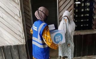 Sitiarah Terharu Saat Menerima Bantuan Sembako dari Human Initiative - JPNN.com