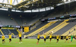 Lihat yang Dilakukan Pemain Borussia Dortmund, Mengharukan - JPNN.com