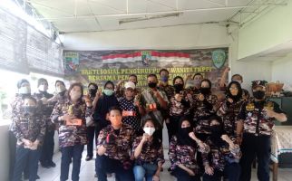 Wanita FKPPI Bantu Janda dan Yatim Piatu di Lingkungan TNI/Polri Terdampak COVID-19 - JPNN.com