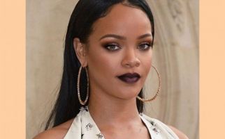Rihanna Minta Maaf soal Lagu Hadis Nabi di Peragaan Pakaian Dalam - JPNN.com