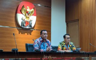 Firli Lantik 6 Perwira Polri Jadi Pejabat Teras KPK - JPNN.com