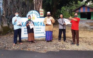 Laskar Ngawi Berikan THR Buat Marbut dan Lansia di Tiga Kecamatan - JPNN.com