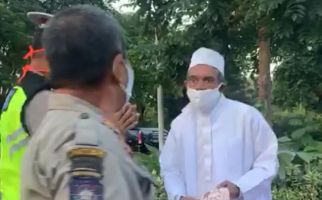 Sepertinya Ada Pihak Ketiga di Balik Viral Video Habib Umar Adu Jotos dengan Satpol PP - JPNN.com