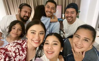 Kompaknya Naysilla dan Kekasih Rayakan Idulfitri Bareng Keluarga - JPNN.com