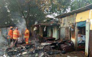 Detik-detik Kompleks Makam Mbah Dalem Terbakar - JPNN.com