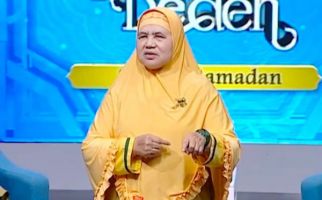 Kebaikan Mamah Dedeh, Biayai Ratusan Karyawan Umrah Hingga Belikan Rumah - JPNN.com