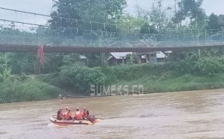 Info Terkini Soal Pria yang Diterjang Angin Kencang hingga Terlempar dari Atas Jembatan - JPNN.com